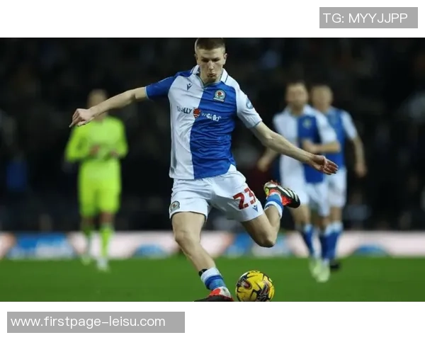 布莱克本与黄冈的精彩对决揭示足球战术与团队合作的魅力