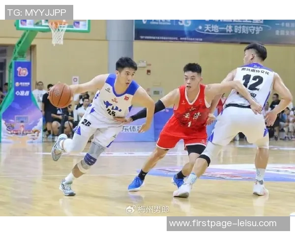 广东篮球联赛精彩对决北京球队全力以赴争夺胜利的激烈战斗 广东篮球联赛精彩对决北京球队全力以赴争夺胜利的激烈战斗